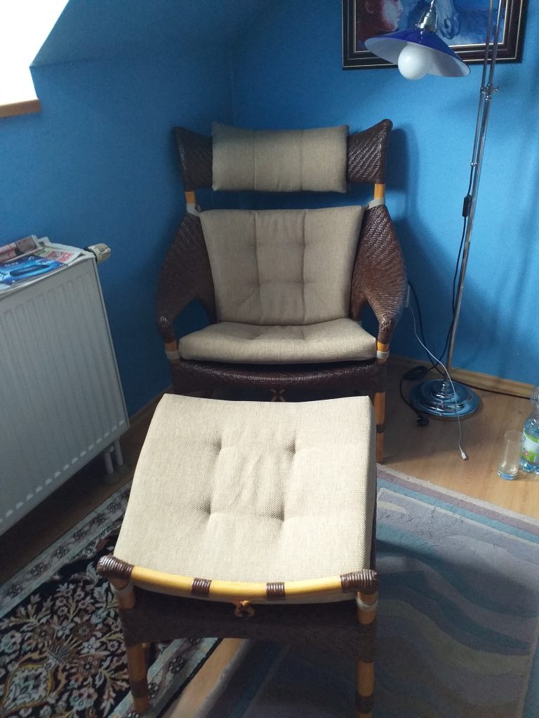 Detail potahového materiálu na čalouněném nábytku